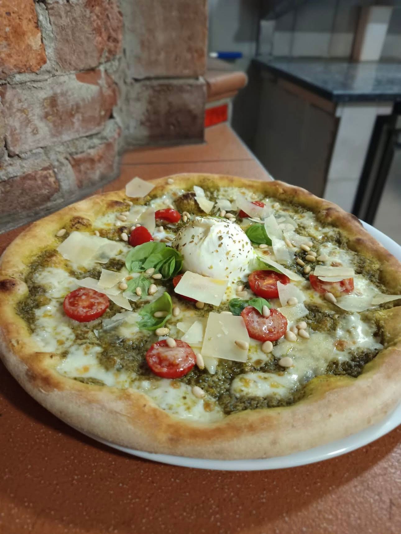 pizza holzofen burrata pesto genovese